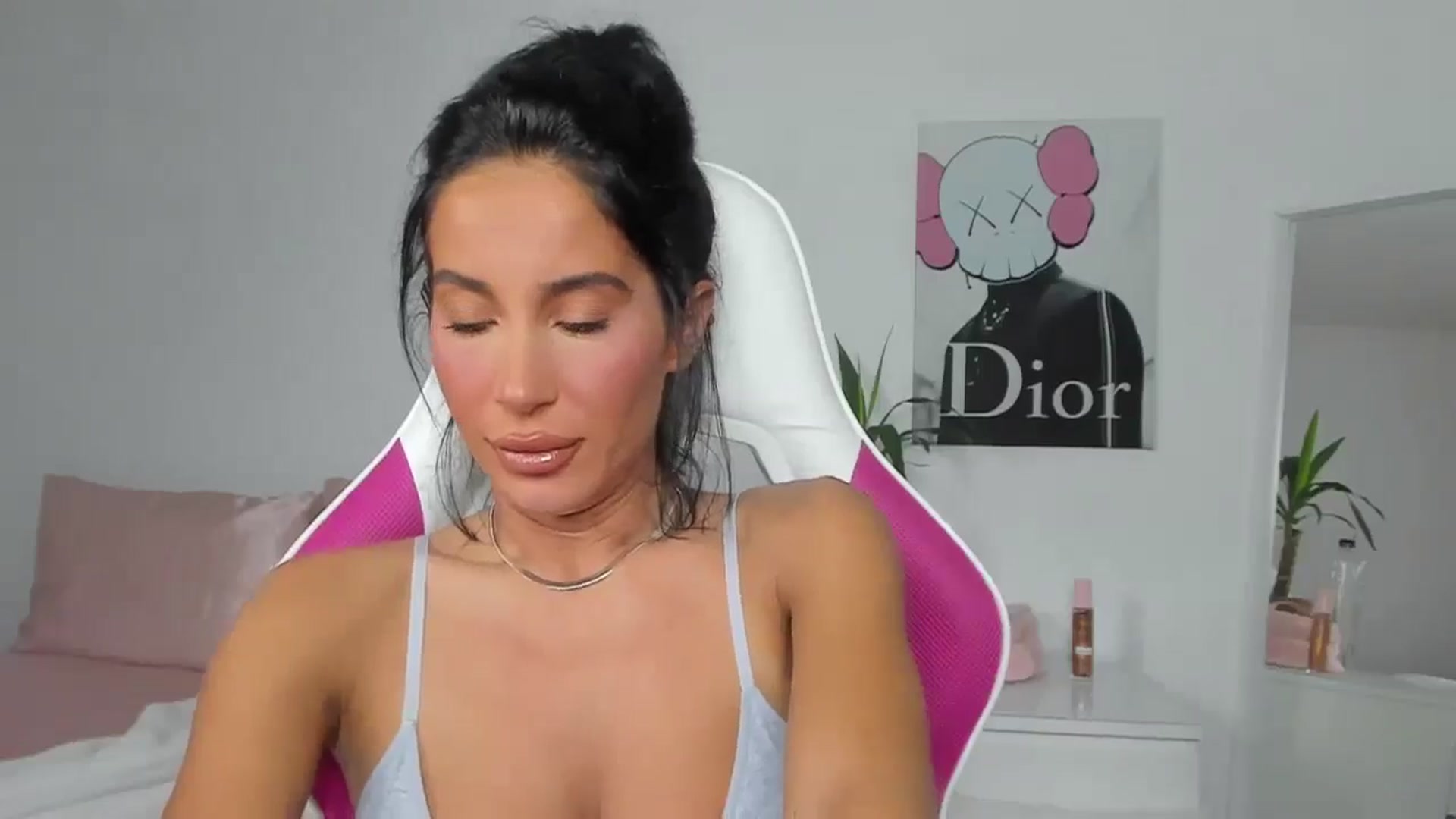 Gallery image thumbnail from Qarinah's myfreecams stream on, 05/07/2025, 24:00 image 7 of 20