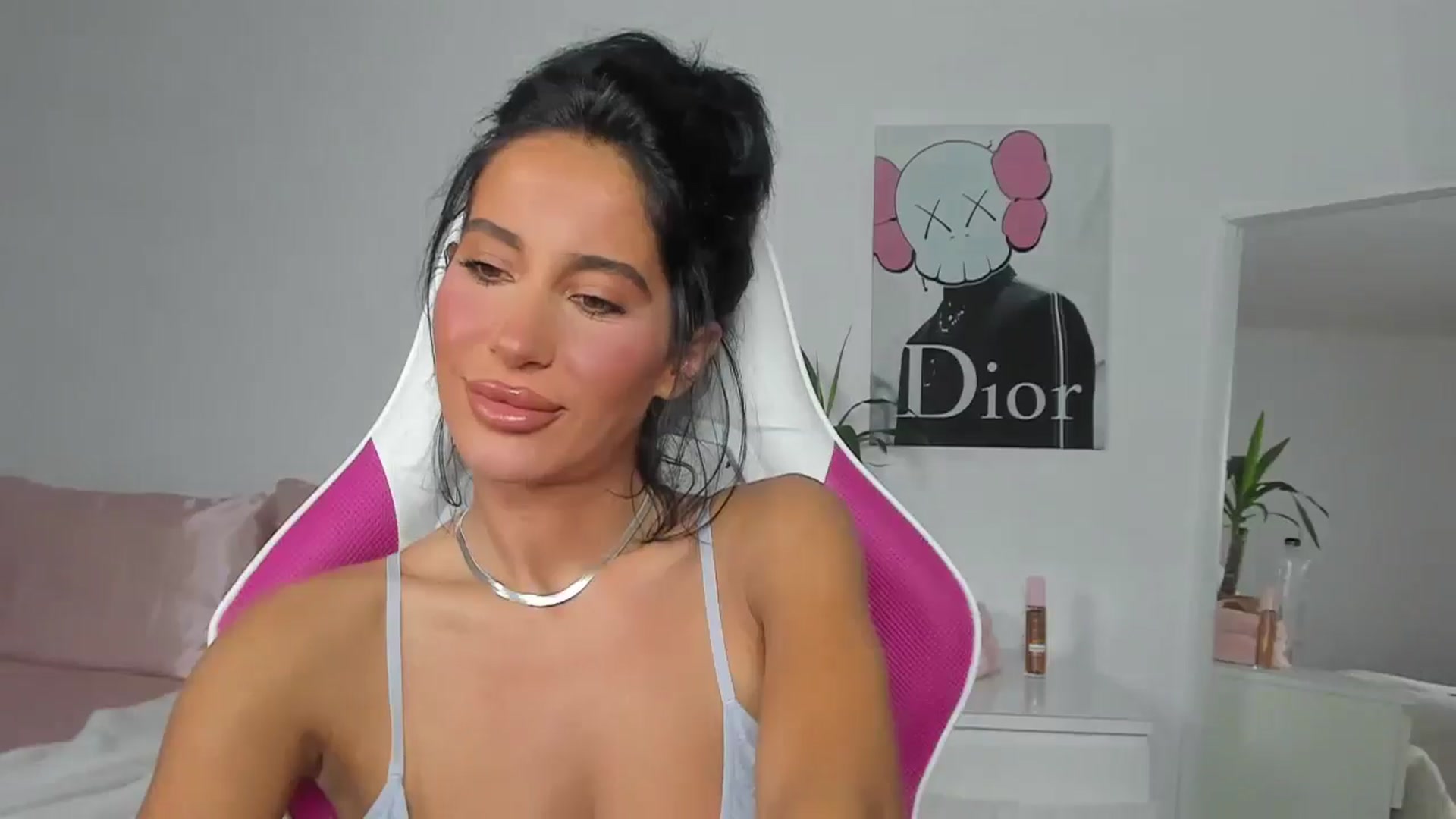 Gallery image thumbnail from Qarinah's myfreecams stream on, 05/07/2025, 24:00 image 18 of 20