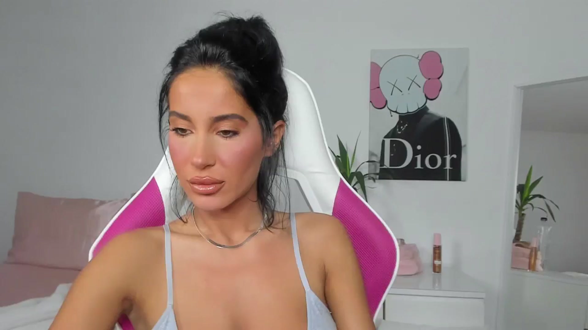 Gallery image thumbnail from Qarinah's myfreecams stream on, 05/07/2025, 24:00 image 8 of 20