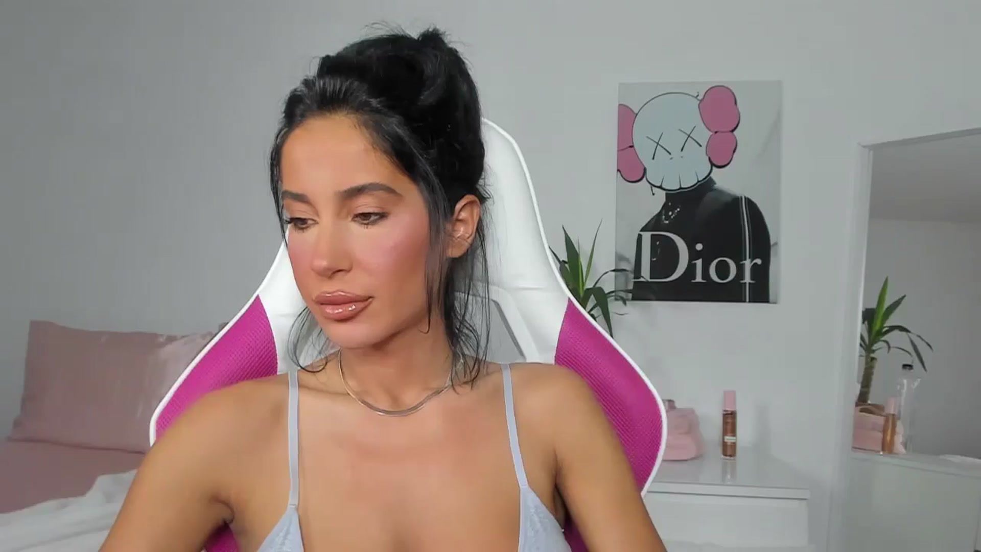 Gallery image thumbnail from Qarinah's myfreecams stream on, 05/07/2025, 24:00 image 10 of 20