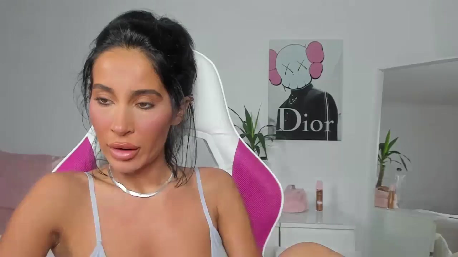 Gallery image thumbnail from Qarinah's myfreecams stream on, 05/07/2025, 01:23 image 1 of 20