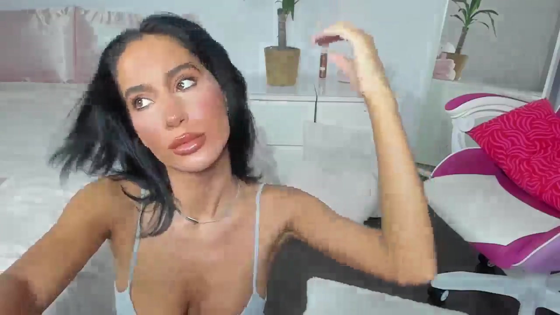 Gallery image thumbnail from Qarinah's myfreecams stream on, 05/08/2025, 24:16 image 19 of 20