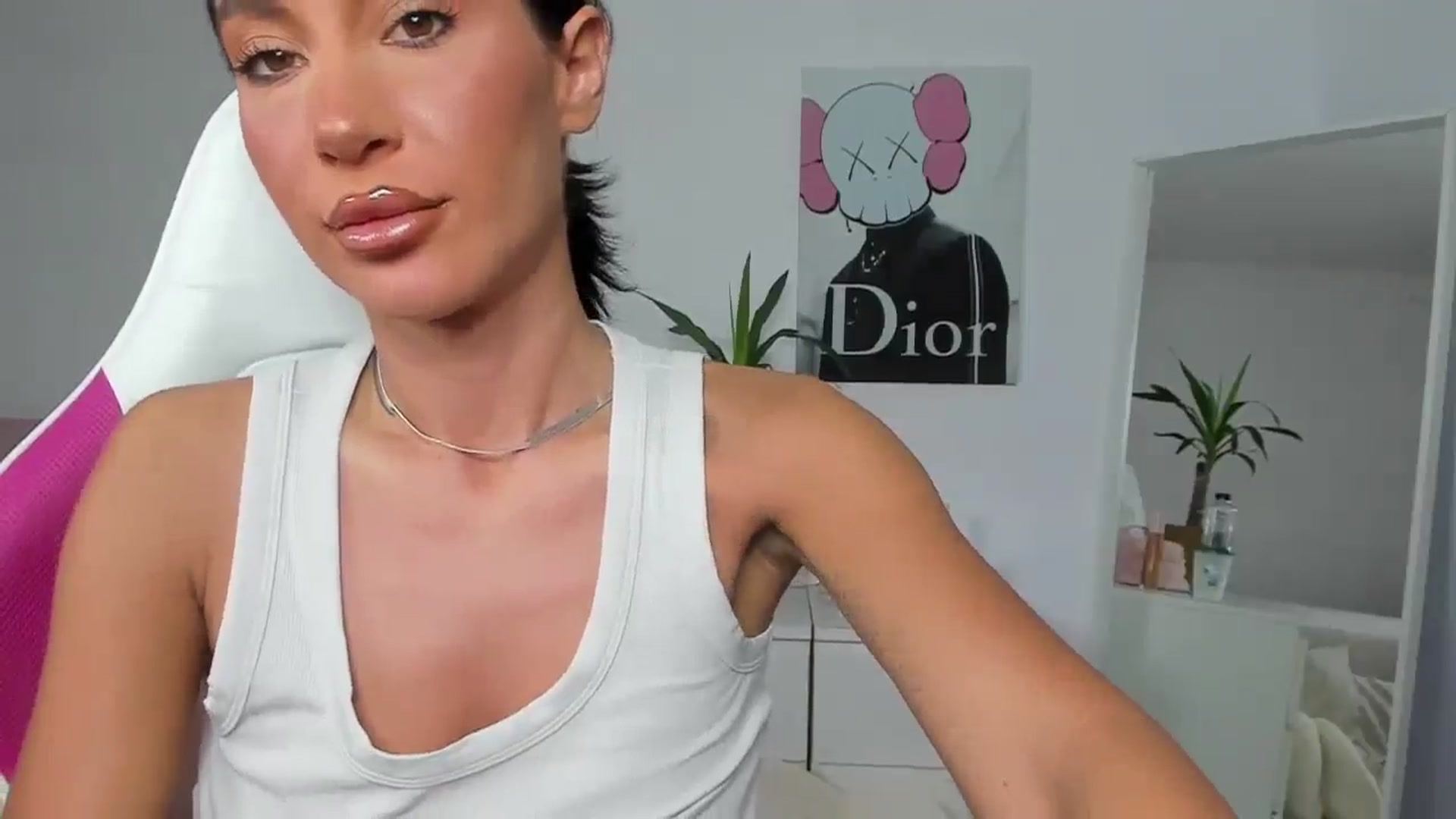 Gallery image thumbnail from Qarinah's myfreecams stream on, 05/10/2025, 24:39 image 3 of 20
