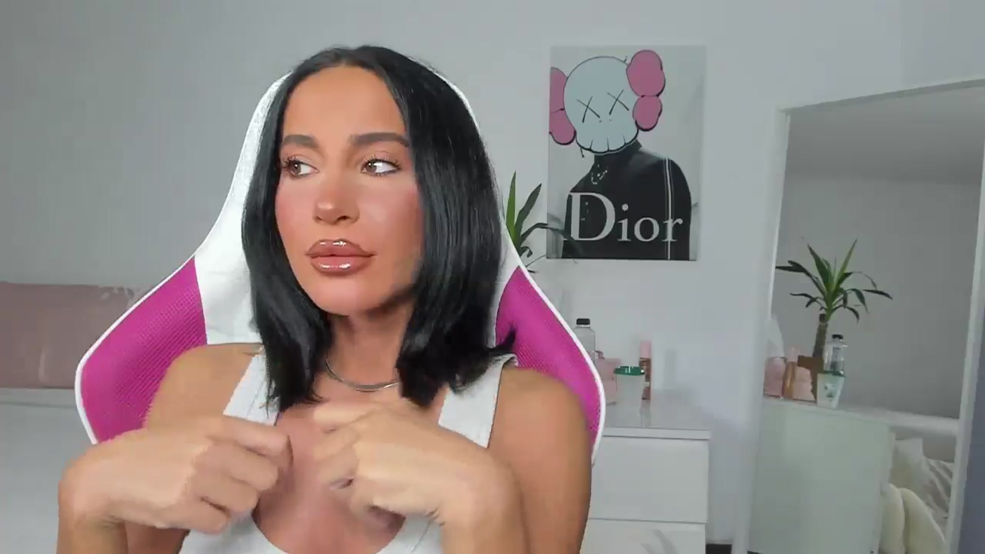 Gallery image thumbnail from Qarinah's myfreecams stream on, 05/10/2025, 24:39 image 11 of 20
