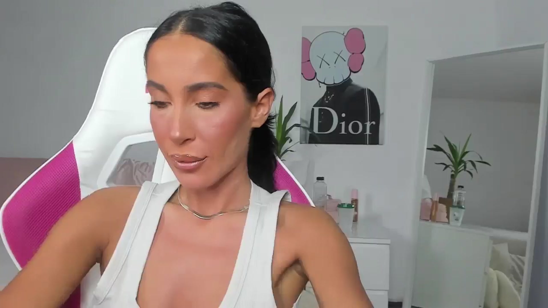 Gallery image thumbnail from Qarinah's myfreecams stream on, 05/10/2025, 24:39 image 4 of 20