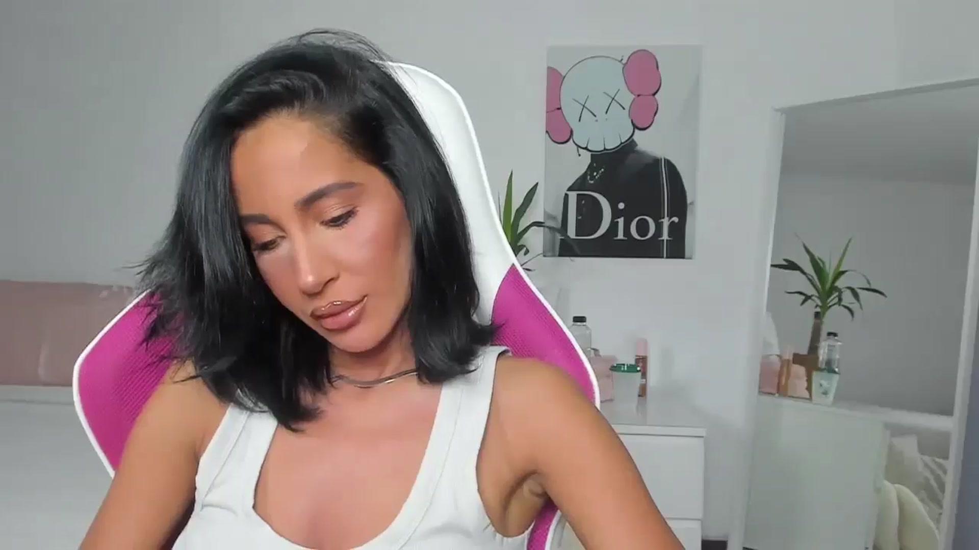 Gallery image thumbnail from Qarinah's myfreecams stream on, 05/10/2025, 24:39 image 13 of 20