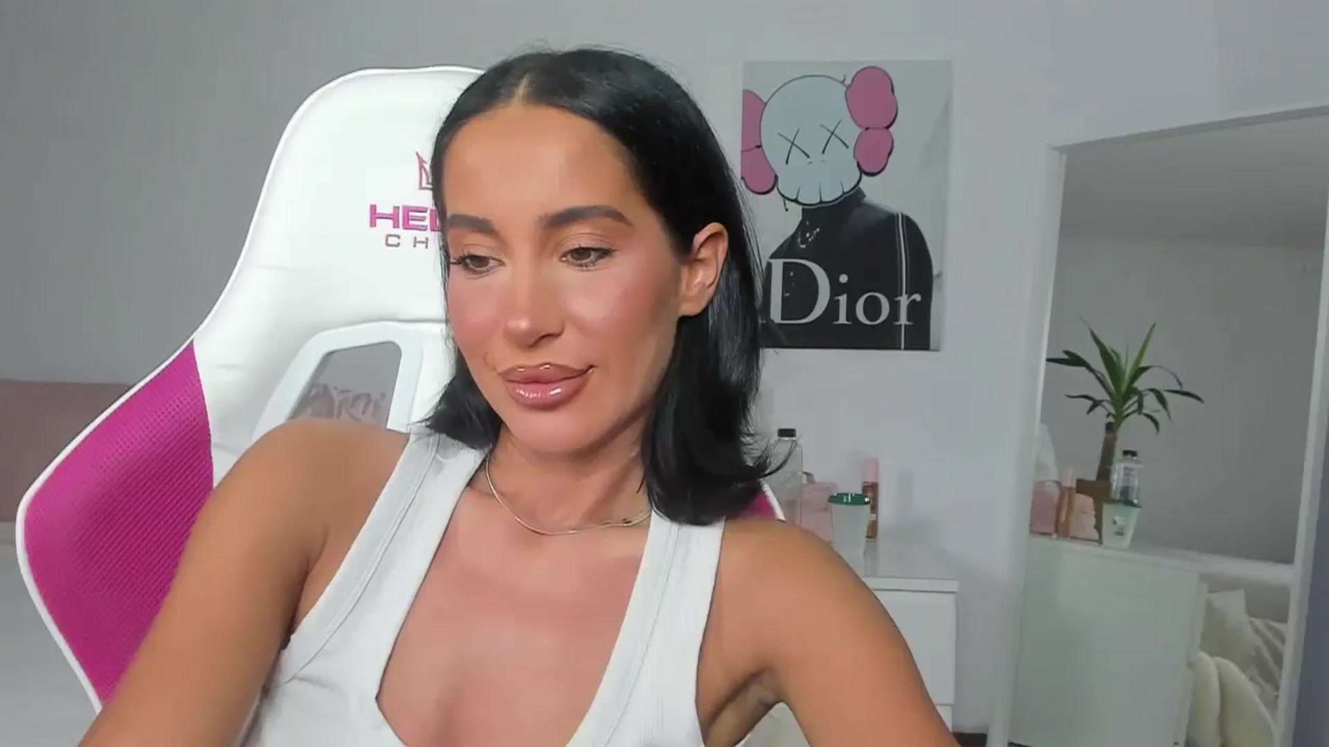 Gallery image thumbnail from Qarinah's myfreecams stream on, 05/10/2025, 24:39 image 6 of 20