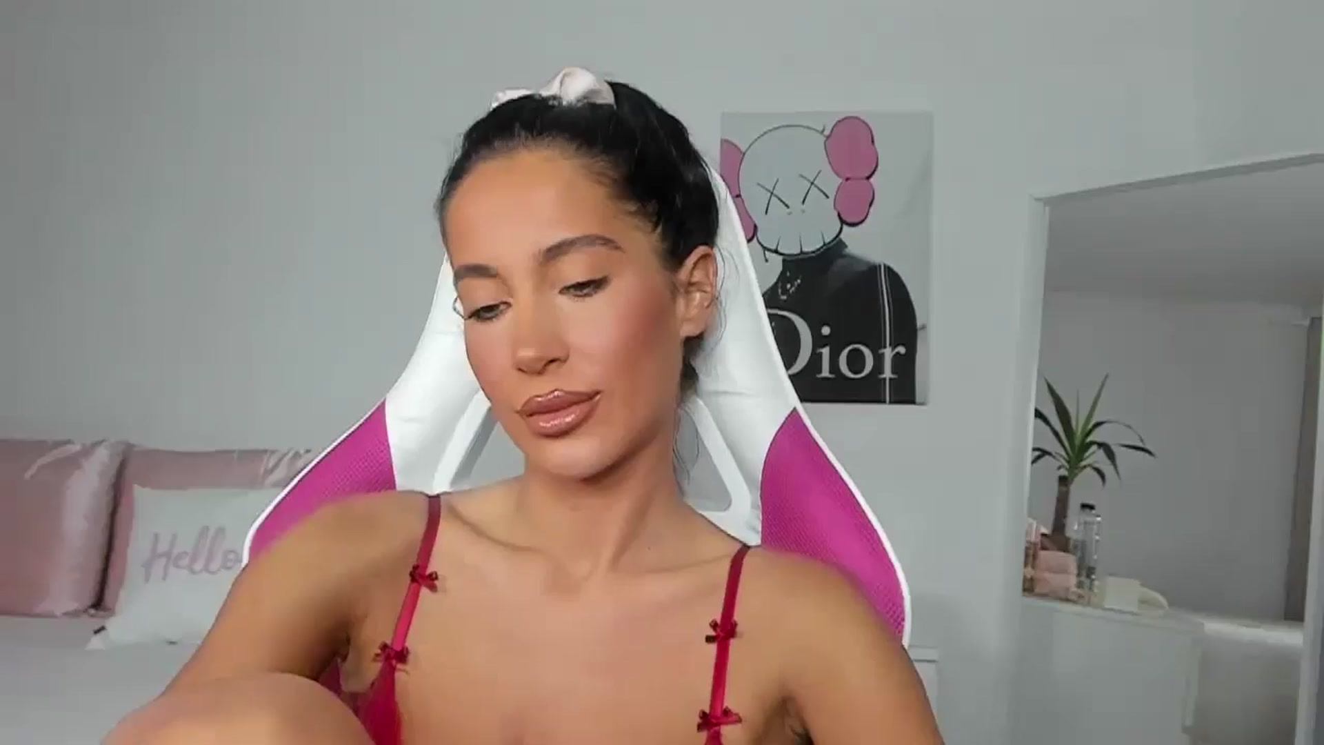Gallery image thumbnail from Qarinah's myfreecams stream on, 05/13/2025, 22:54 image 15 of 20