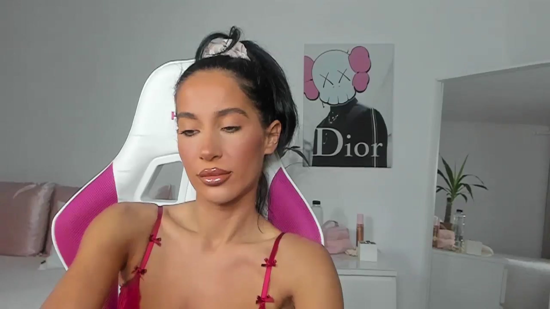 Gallery image thumbnail from Qarinah's myfreecams stream on, 05/13/2025, 22:54 image 4 of 20