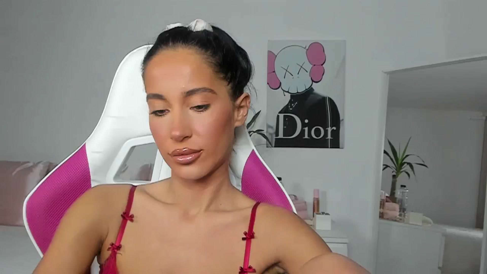 Gallery image thumbnail from Qarinah's myfreecams stream on, 05/13/2025, 22:54 image 13 of 20
