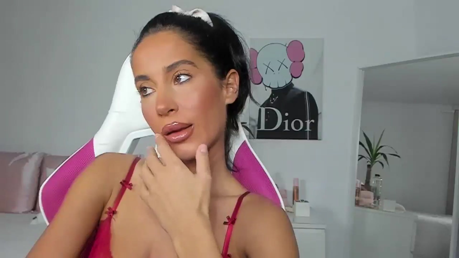 Gallery image thumbnail from Qarinah's myfreecams stream on, 05/13/2025, 22:54 image 20 of 20