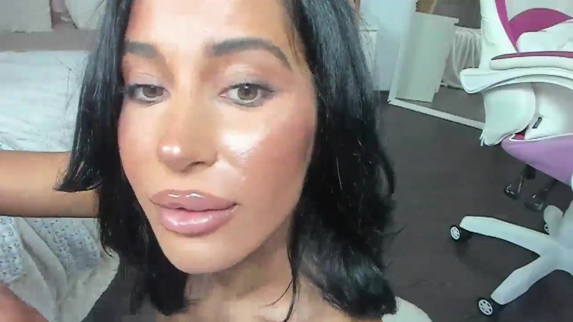Gallery image thumbnail from Qarinah's myfreecams stream on, 05/25/2025, 03:25 image 20 of 20