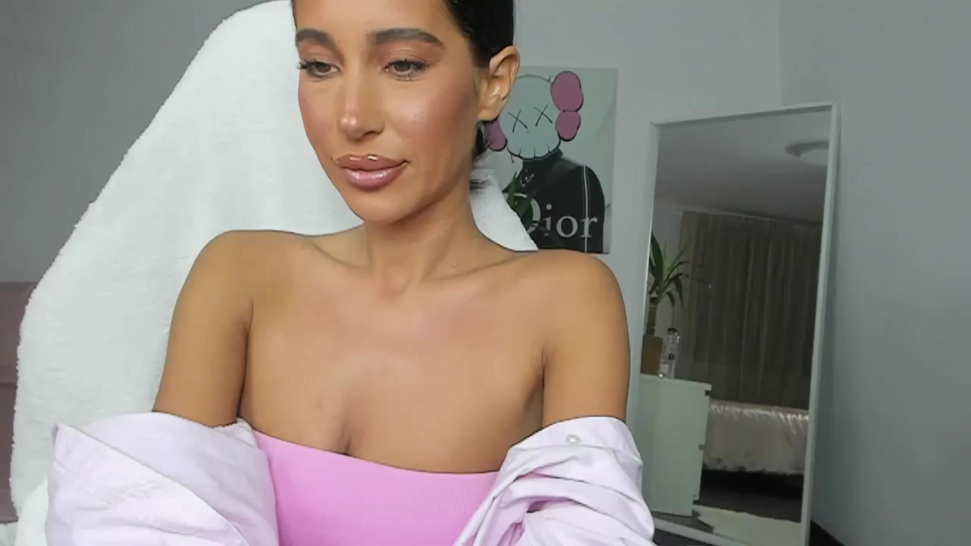 Gallery image thumbnail from Qarinah's myfreecams stream on, 05/27/2025, 03:01 image 6 of 20