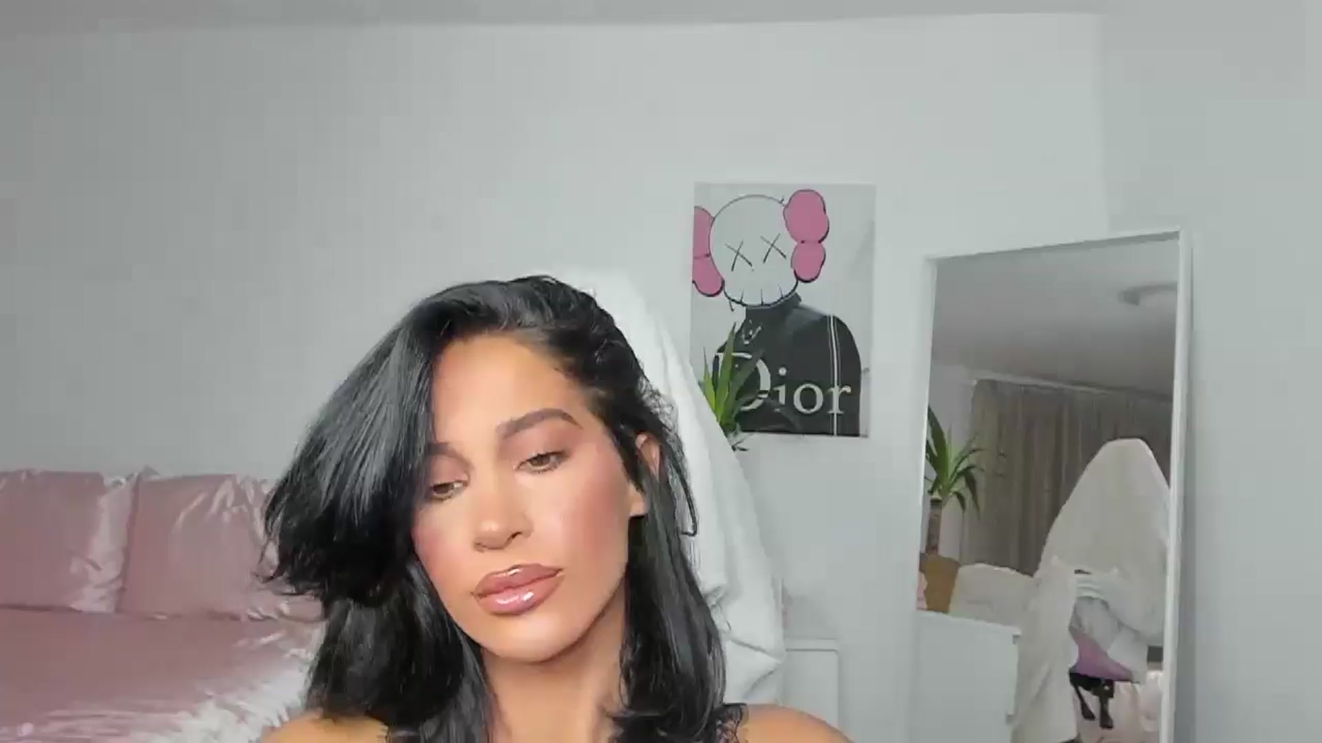 Gallery image thumbnail from Qarinah's myfreecams stream on, 05/27/2025, 23:10 image 18 of 20