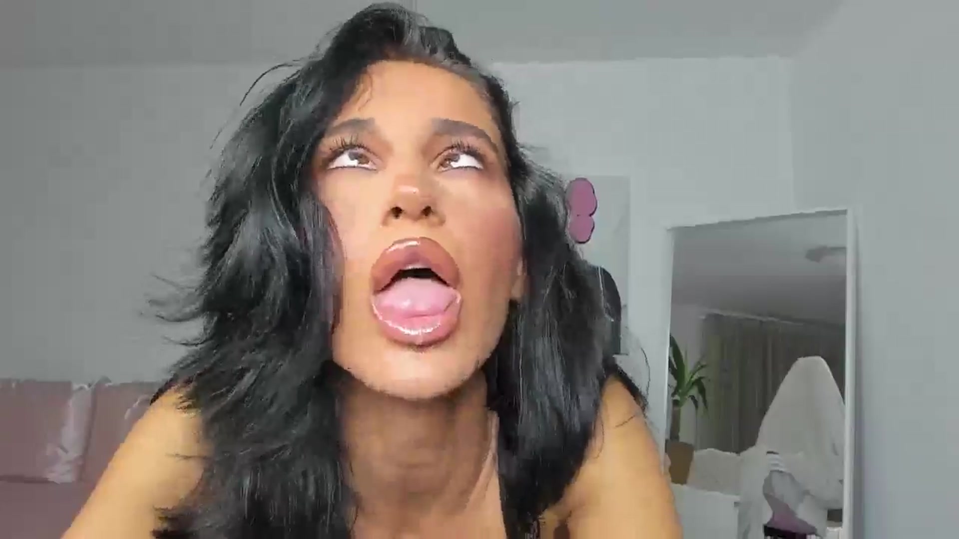 Gallery image thumbnail from Qarinah's myfreecams stream on, 05/27/2025, 23:10 image 8 of 20