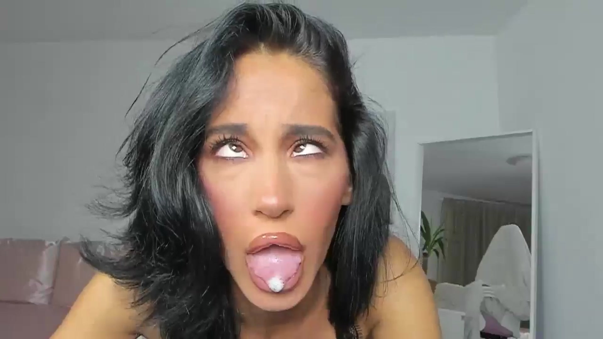 Gallery image thumbnail from Qarinah's myfreecams stream on, 05/27/2025, 23:10 image 7 of 20