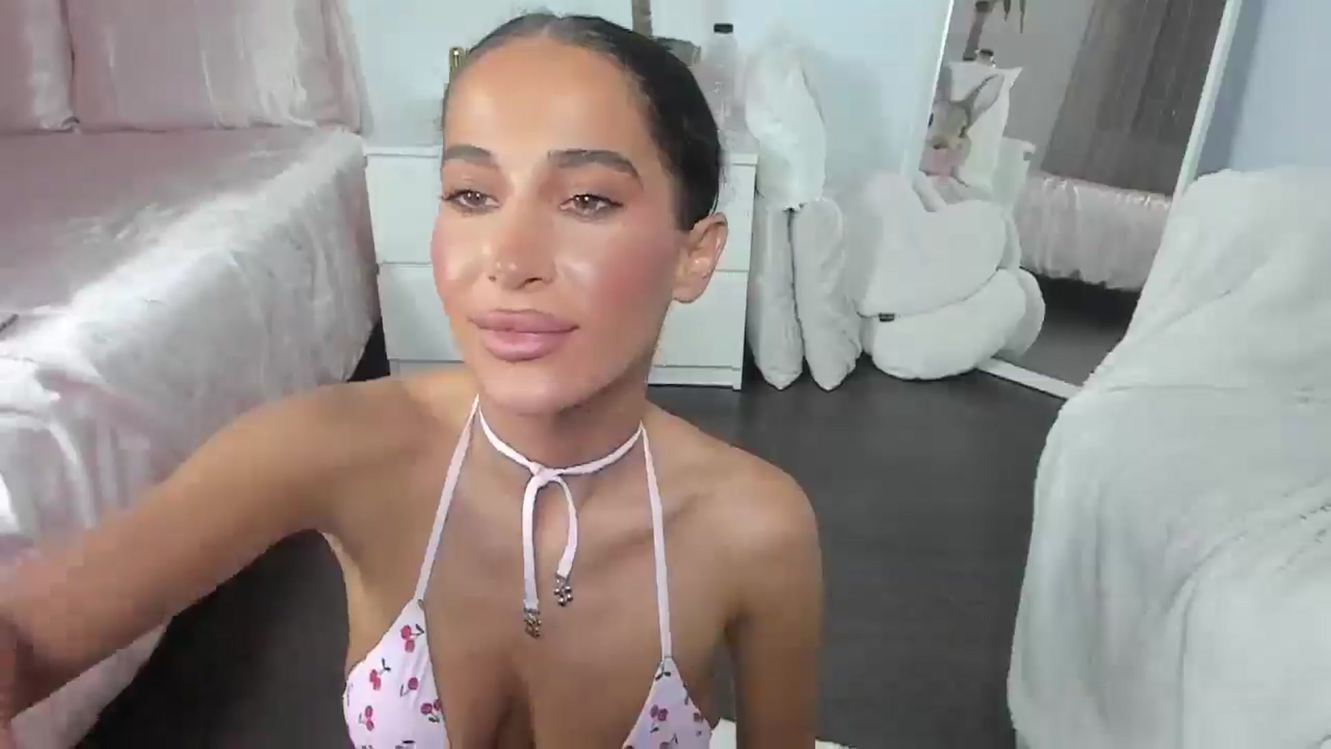 Gallery image thumbnail from Qarinah's myfreecams stream on, 05/31/2025, 02:27 image 20 of 20