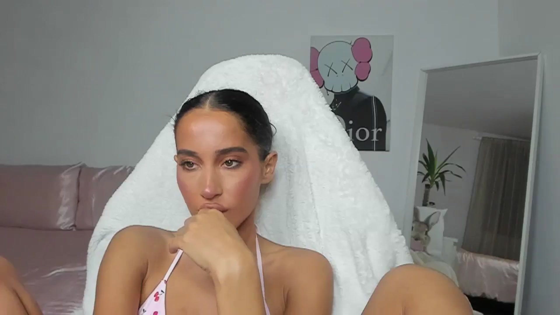 Gallery image thumbnail from Qarinah's myfreecams stream on, 05/31/2025, 02:27 image 15 of 20