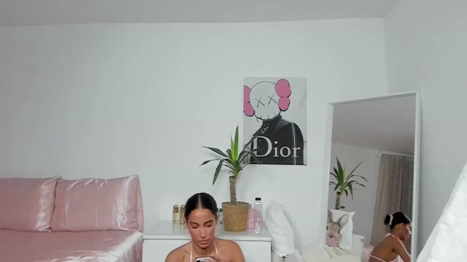 Gallery image thumbnail from Qarinah's myfreecams stream on, 05/31/2025, 02:27 image 13 of 20