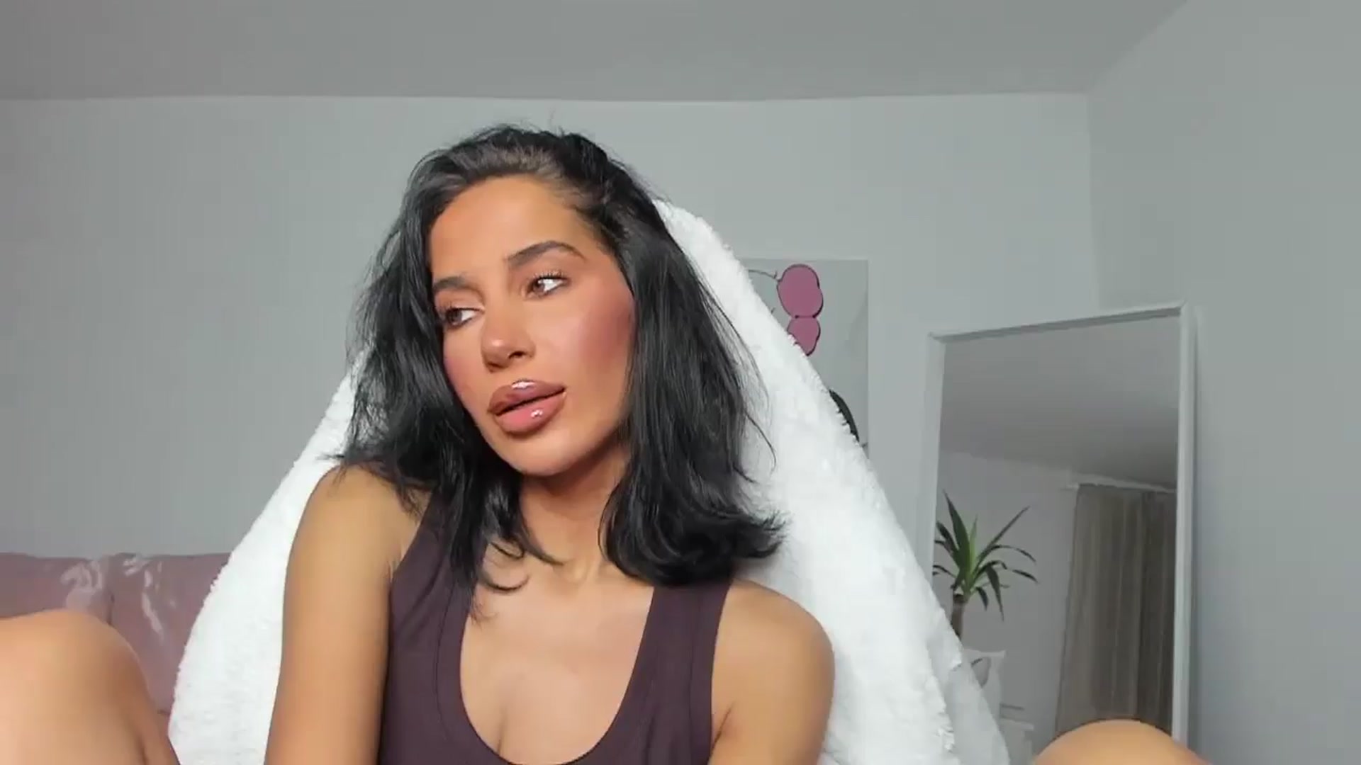 Gallery image thumbnail from Qarinah's myfreecams stream on, 06/01/2025, 24:52 image 7 of 20