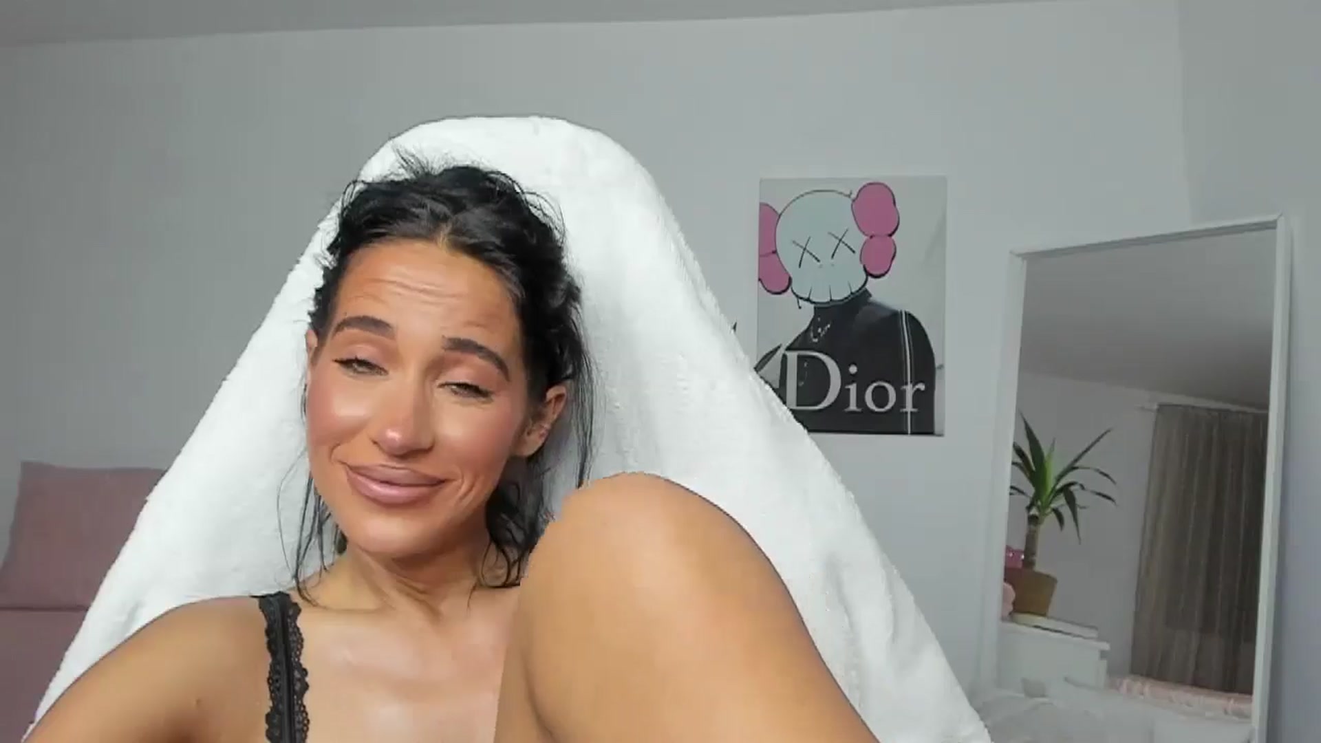 Gallery image thumbnail from Qarinah's myfreecams stream on, 06/02/2025, 02:01 image 12 of 20