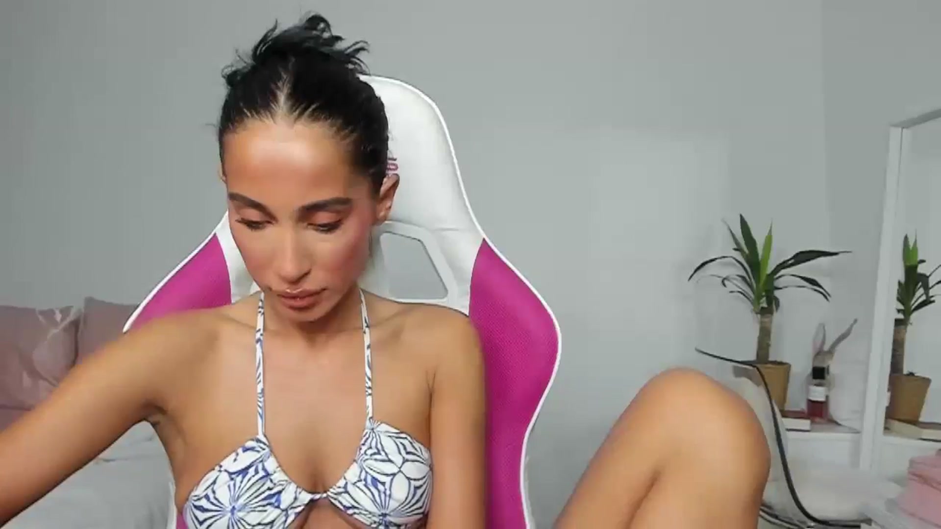 Gallery image thumbnail from Qarinah's myfreecams stream on, 06/05/2025, 24:06 image 14 of 20
