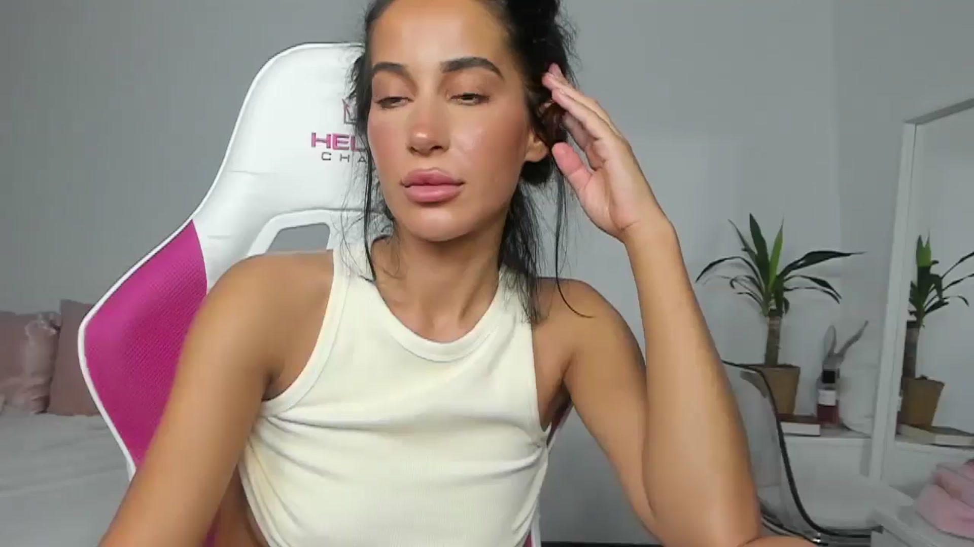 Gallery image thumbnail from Qarinah's myfreecams stream on, 06/06/2025, 01:25 image 8 of 20