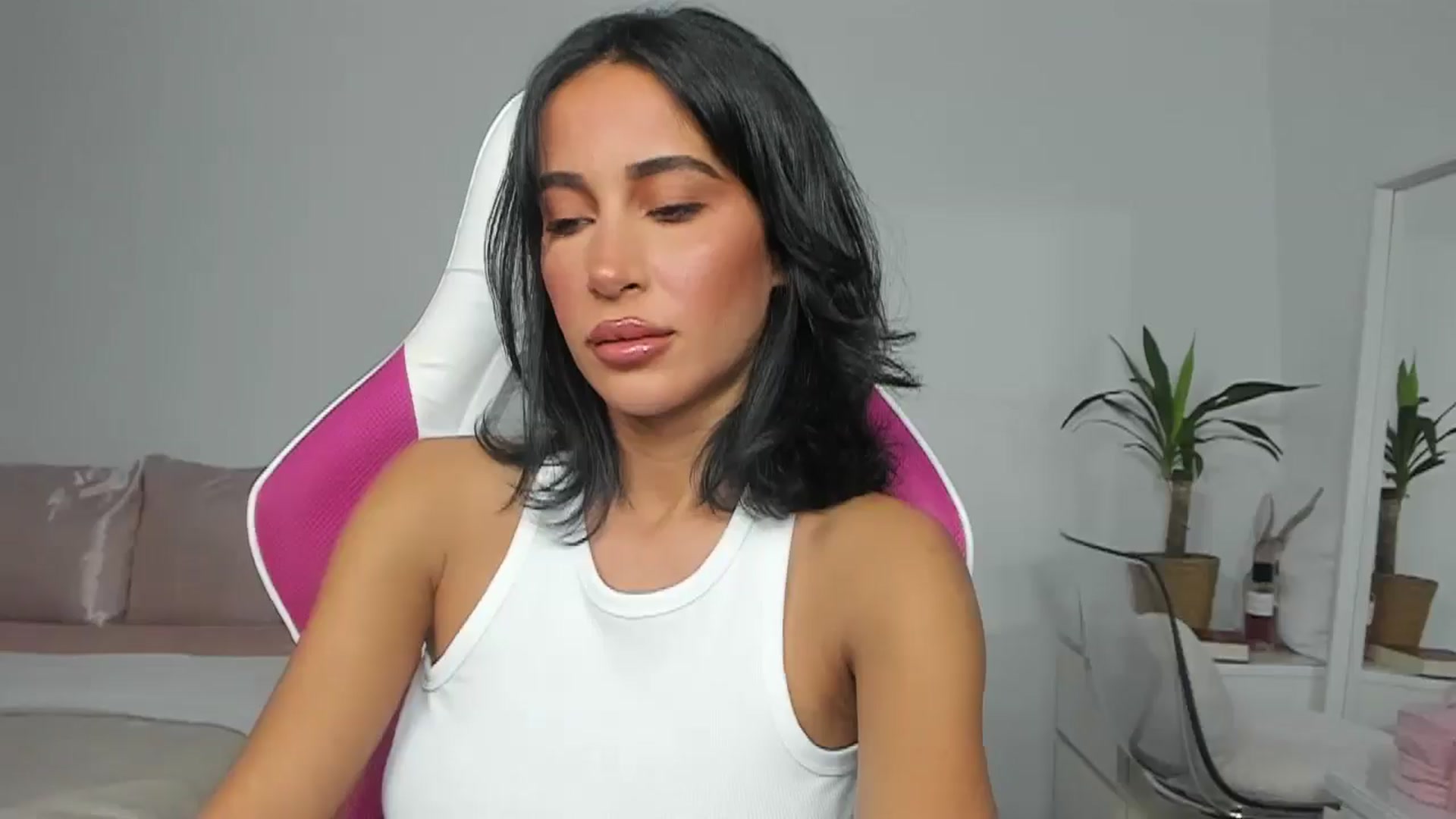 Gallery image thumbnail from Qarinah's myfreecams stream on, 06/07/2025, 24:25 image 3 of 20