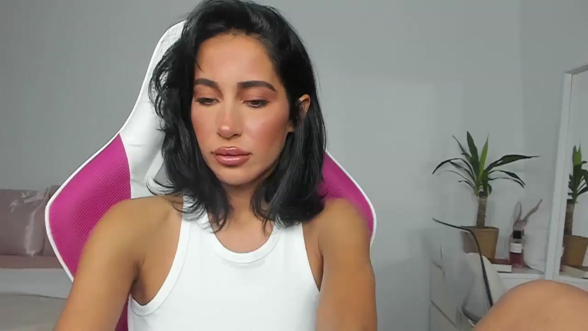 Gallery image thumbnail from Qarinah's myfreecams stream on, 06/07/2025, 24:25 image 9 of 20