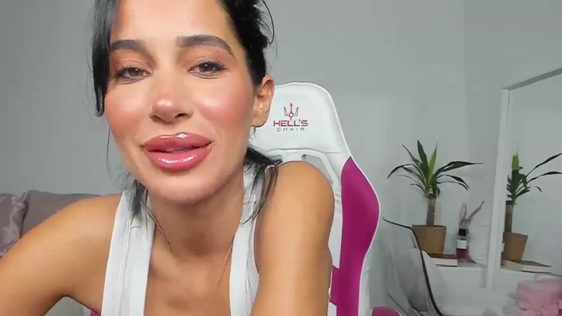 Gallery image thumbnail from Qarinah's myfreecams stream on, 06/08/2025, 23:38 image 20 of 20