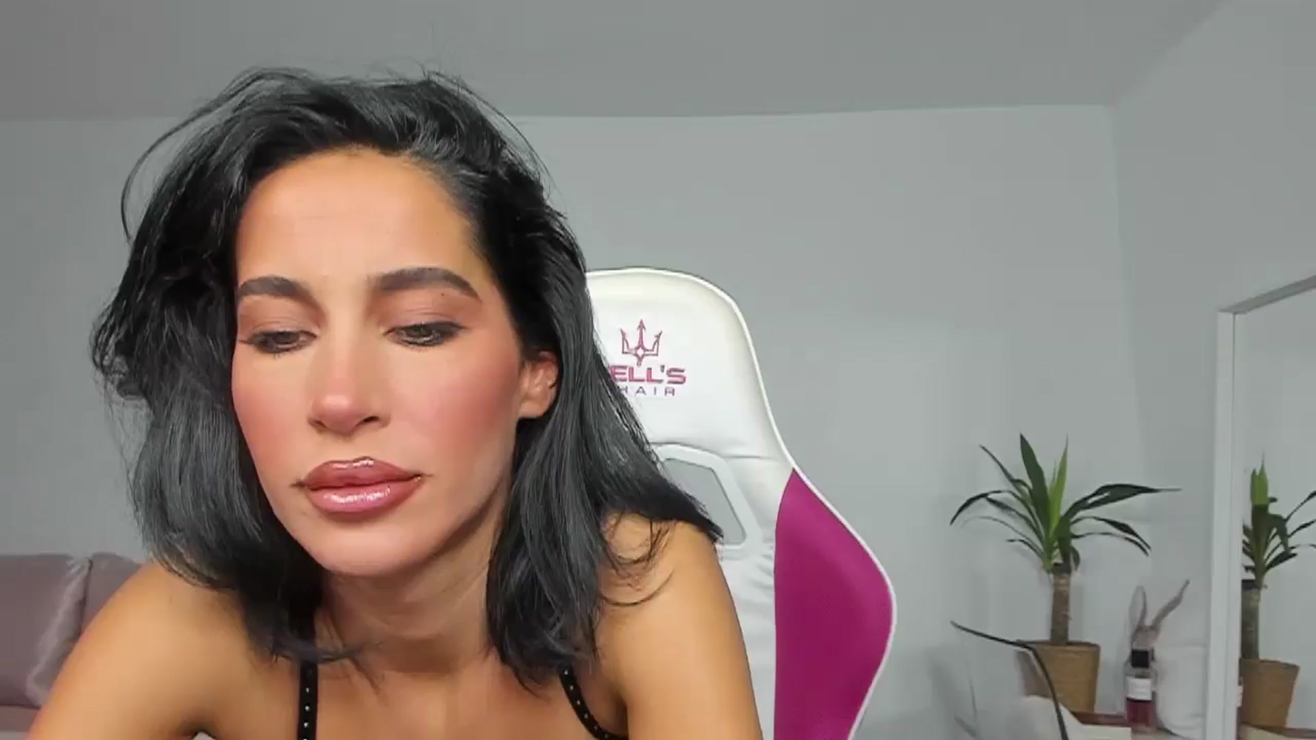 Gallery image thumbnail from Qarinah's myfreecams stream on, 06/09/2025, 21:14 image 18 of 20