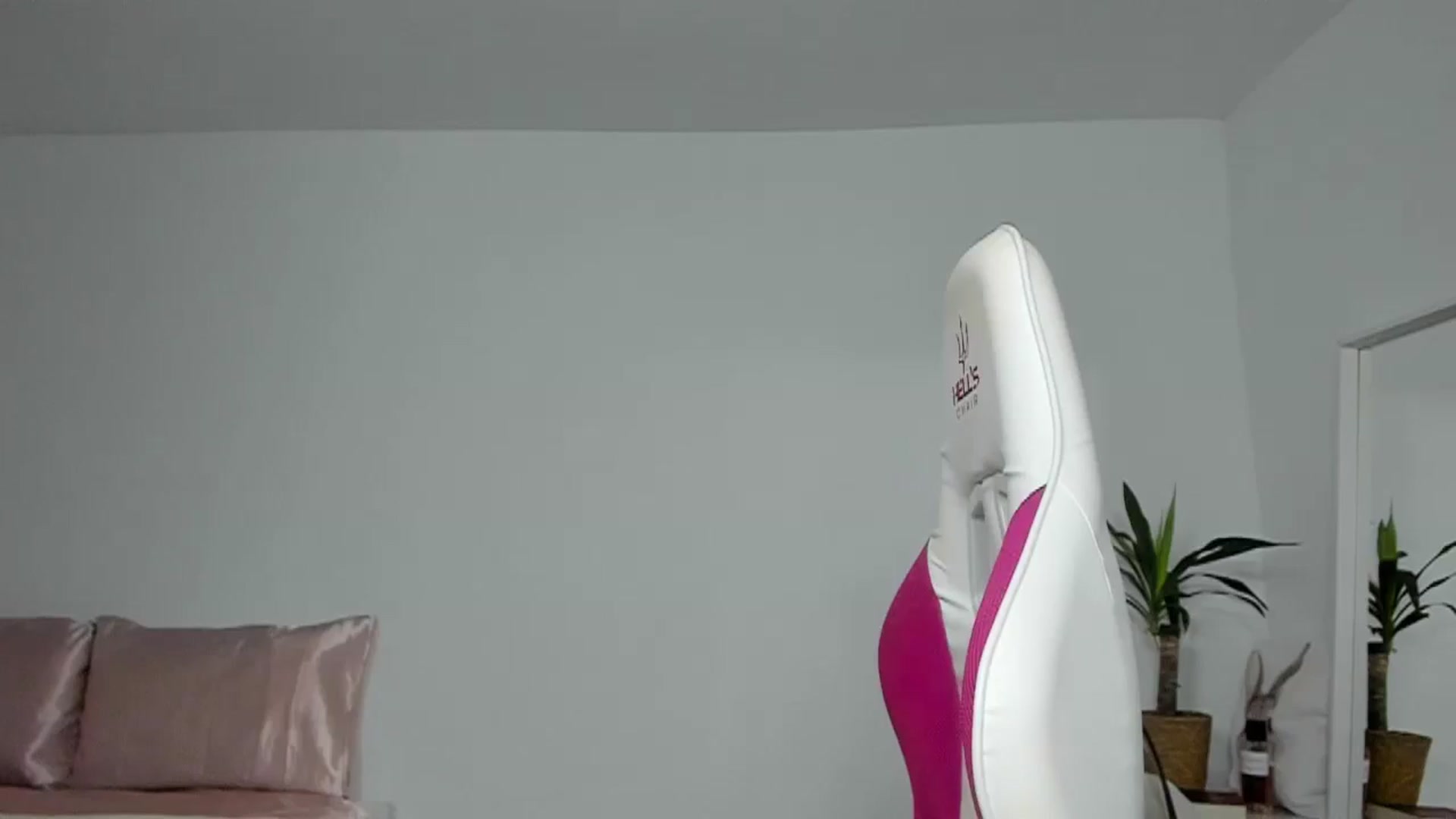 Gallery image thumbnail from Qarinah's myfreecams stream on, 06/09/2025, 21:14 image 19 of 20