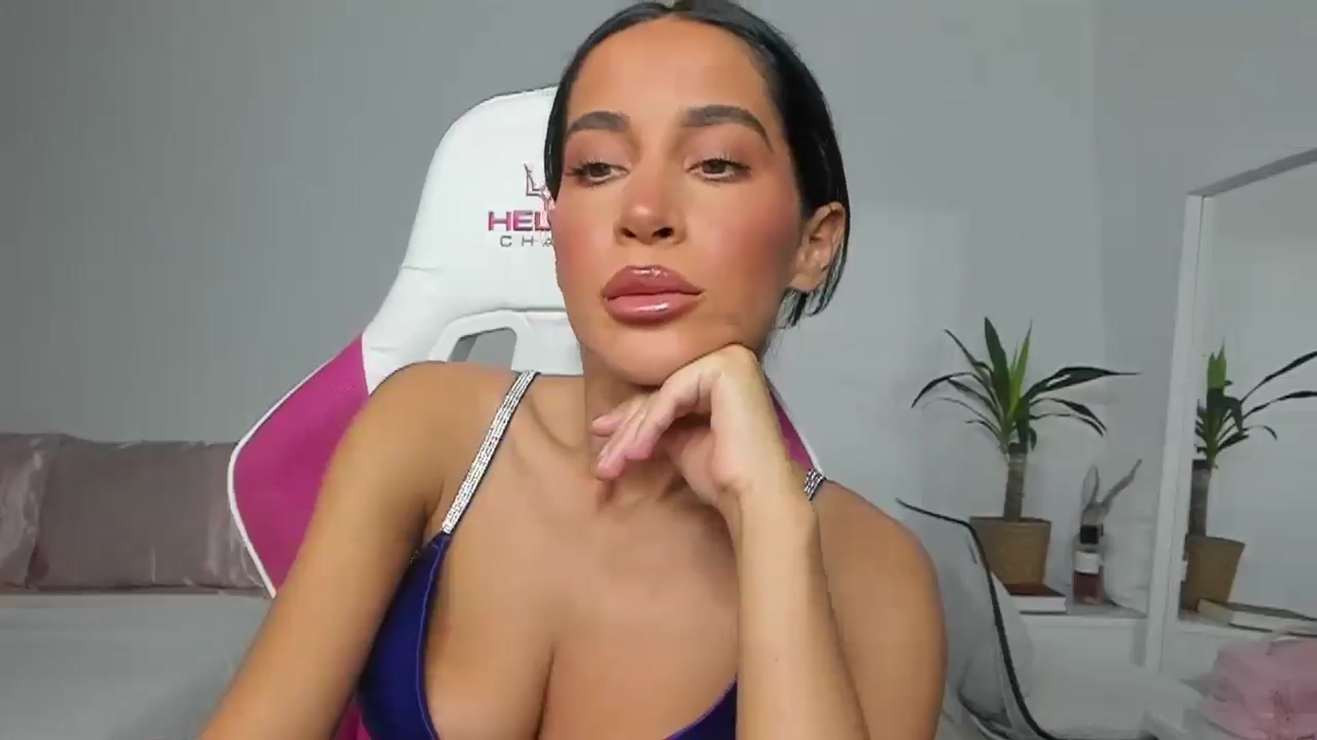 Gallery image thumbnail from Qarinah's myfreecams stream on, 06/11/2025, 24:24 image 9 of 20