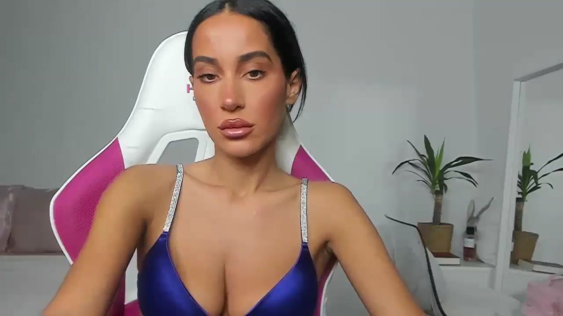 Gallery image thumbnail from Qarinah's myfreecams stream on, 06/11/2025, 24:24 image 14 of 20
