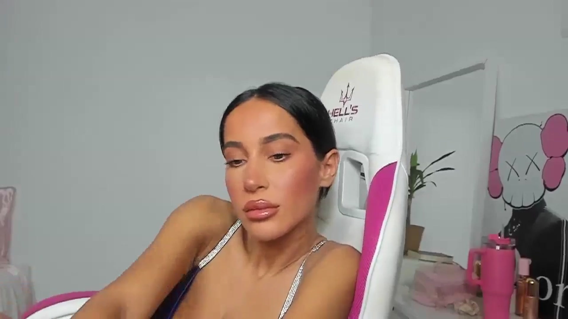Gallery image thumbnail from Qarinah's myfreecams stream on, 06/11/2025, 24:44 image 13 of 20
