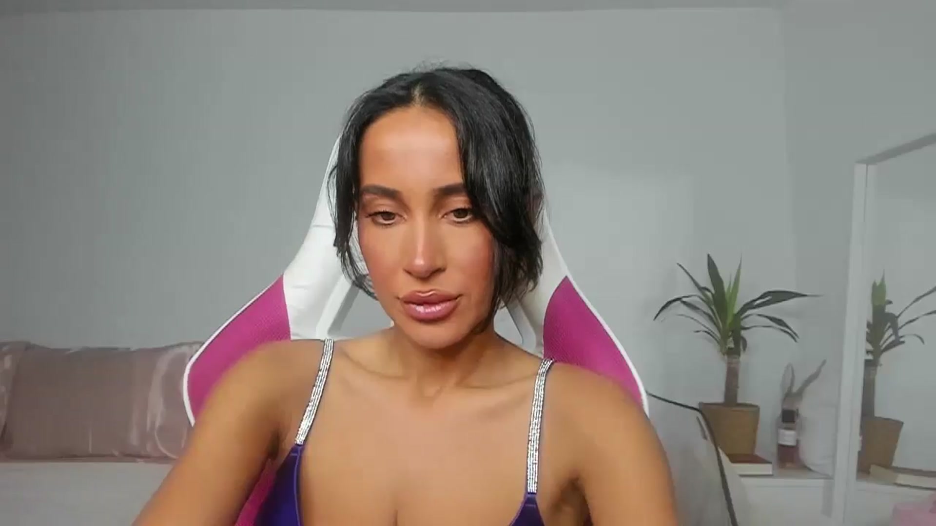 Gallery image thumbnail from Qarinah's myfreecams stream on, 06/11/2025, 02:22 image 4 of 20