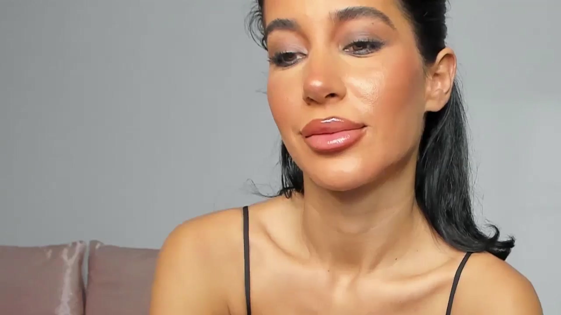 Gallery image thumbnail from Qarinah's myfreecams stream on, 06/12/2025, 01:37 image 12 of 20