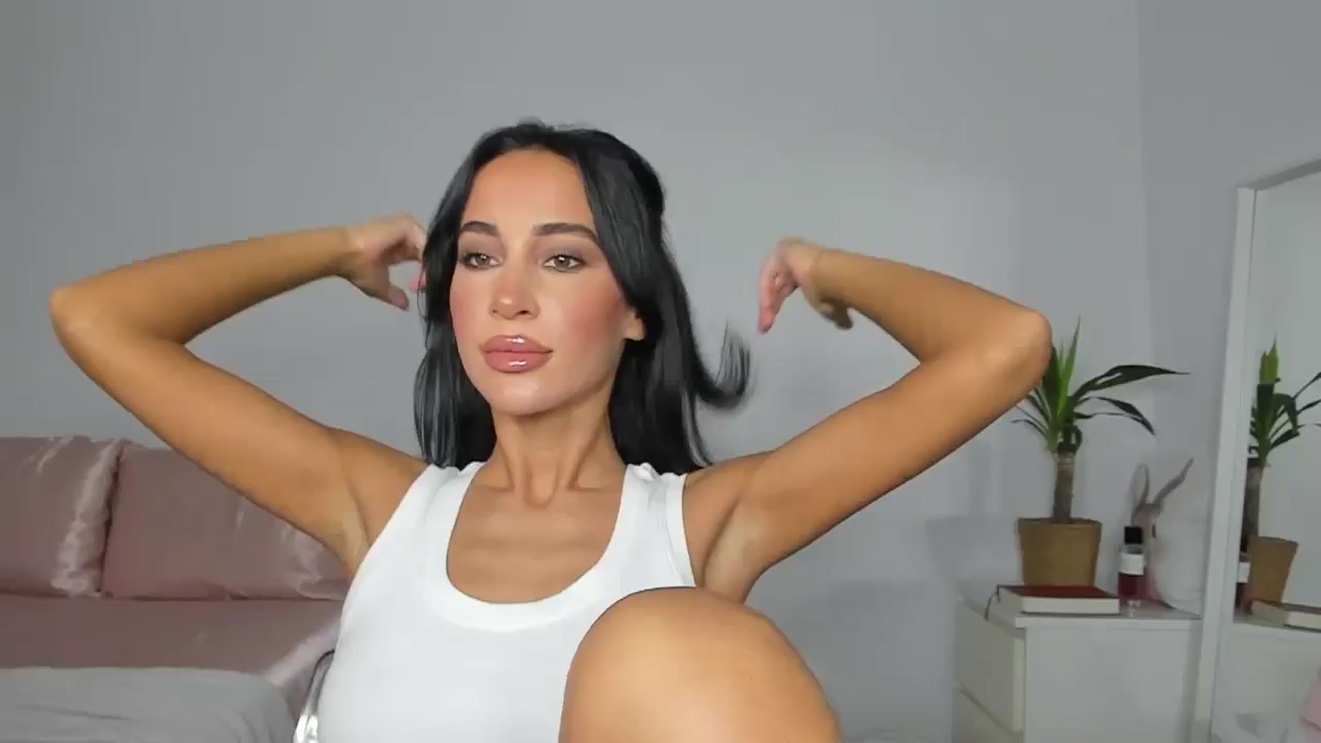 Gallery image thumbnail from Qarinah's myfreecams stream on, 06/13/2025, 24:21 image 2 of 20