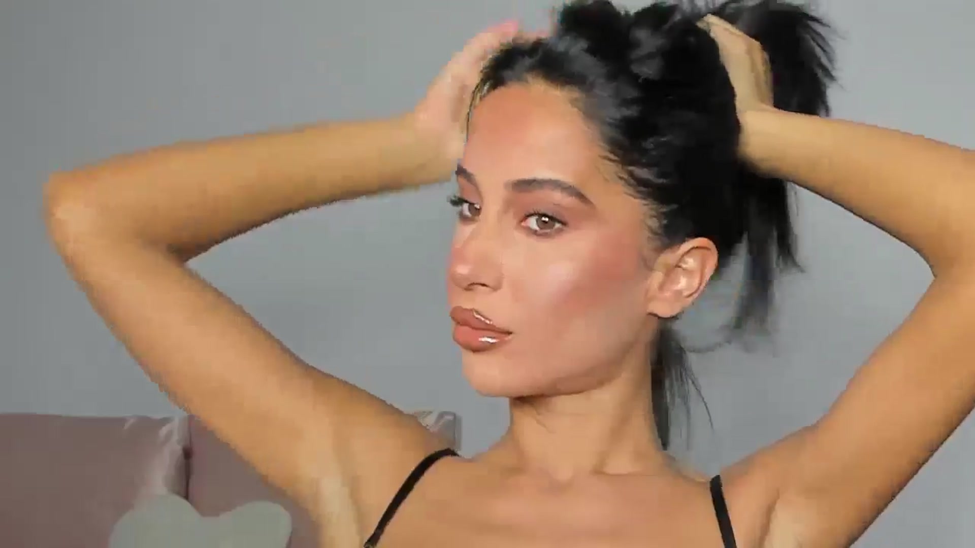 Gallery image thumbnail from Qarinah's myfreecams stream on, 06/17/2025, 22:48 image 9 of 20