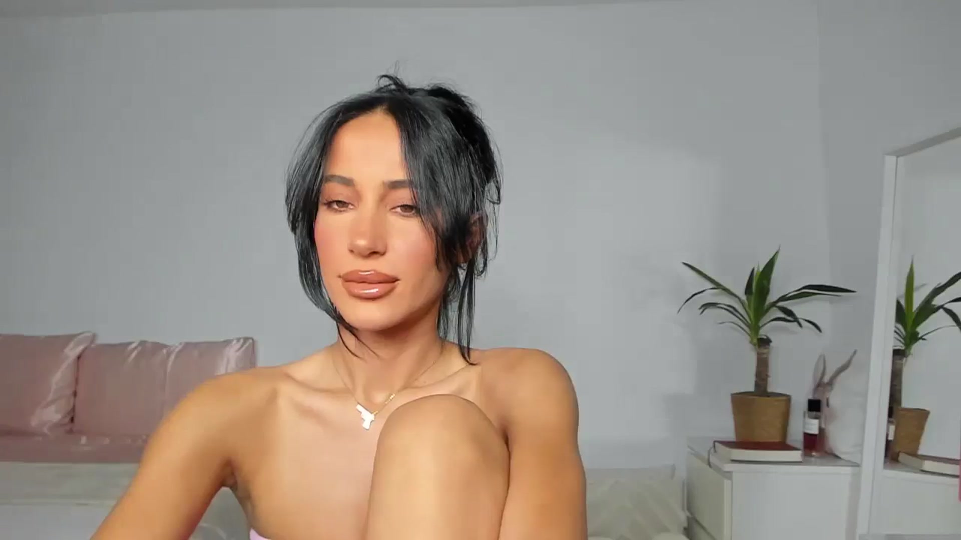 Gallery image thumbnail from Qarinah's myfreecams stream on, 06/22/2025, 24:03 image 7 of 20