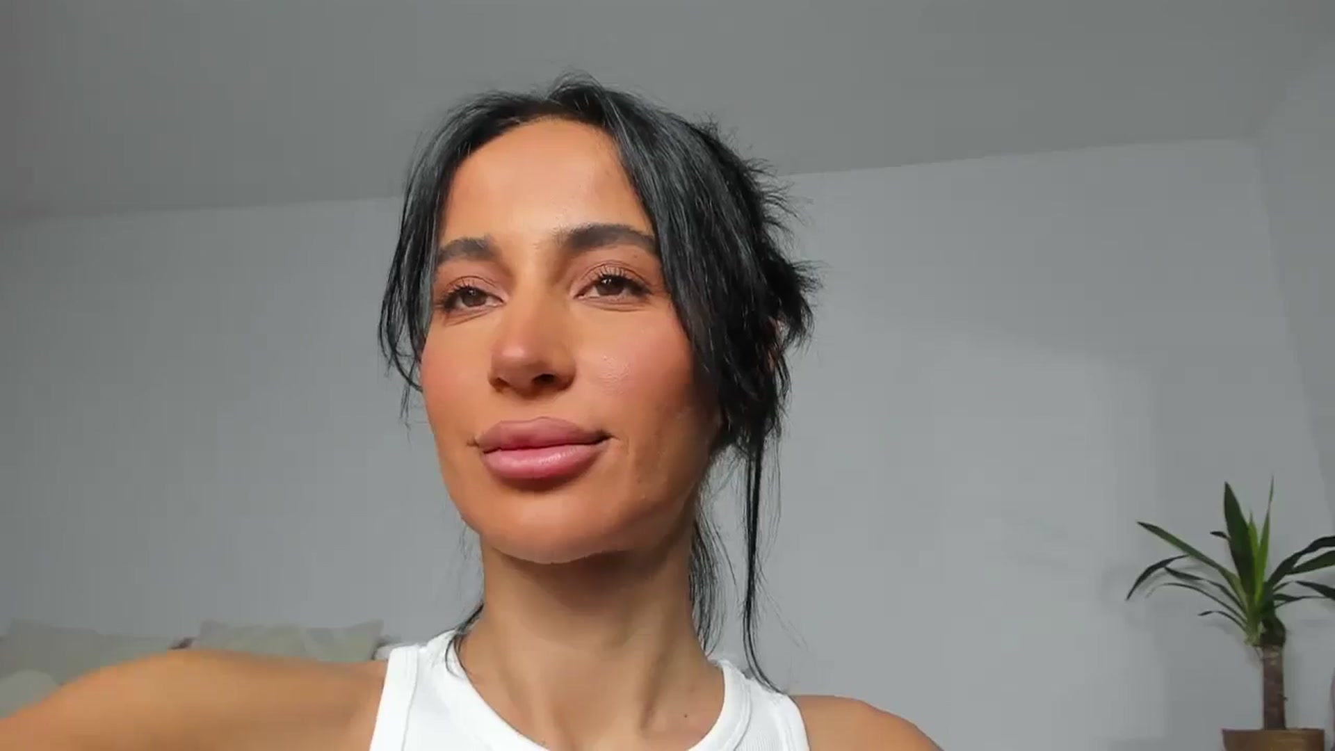 Gallery image thumbnail from Qarinah's myfreecams stream on, 06/23/2025, 23:30 image 19 of 20