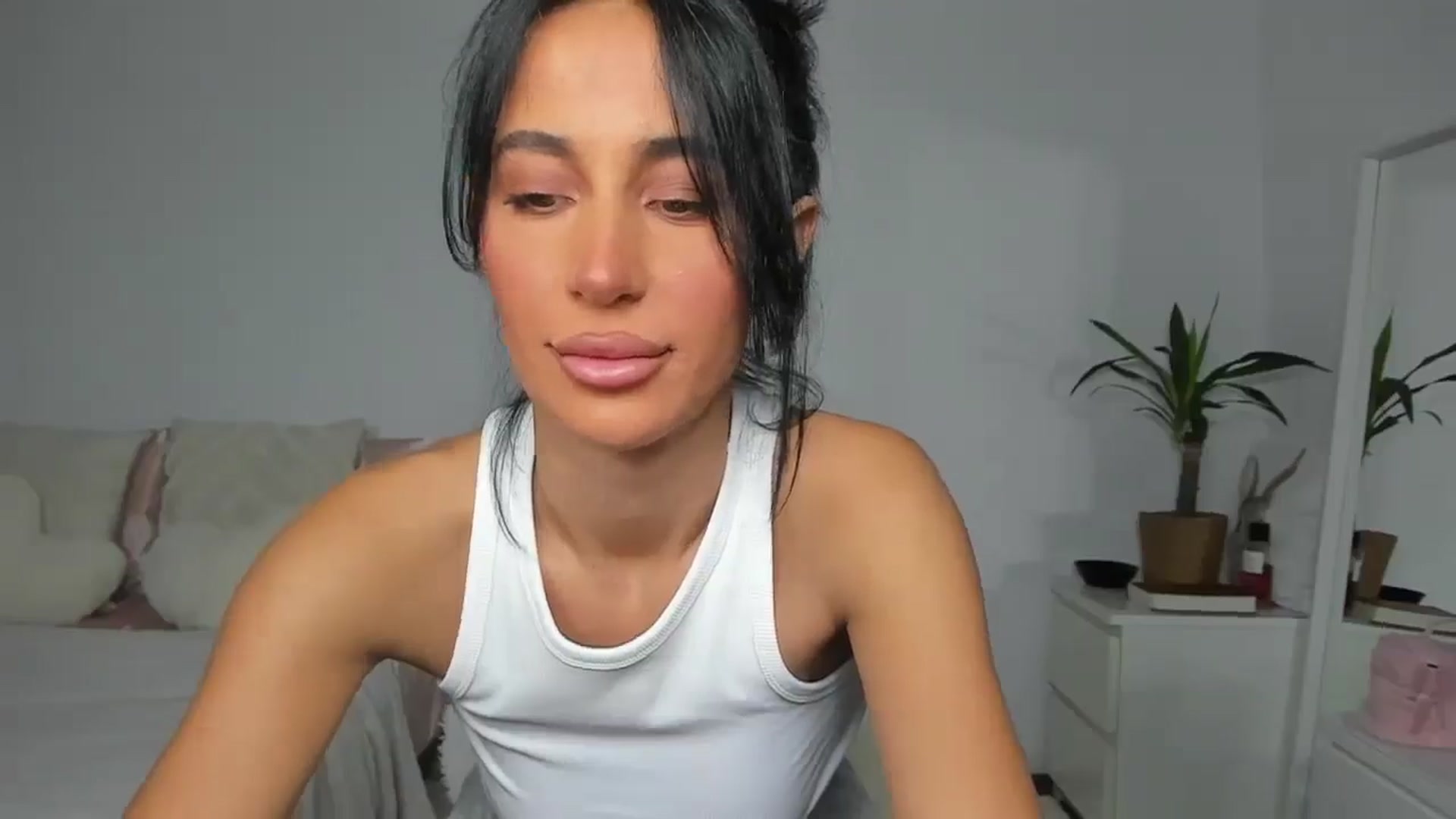 Gallery image thumbnail from Qarinah's myfreecams stream on, 06/23/2025, 23:30 image 12 of 20