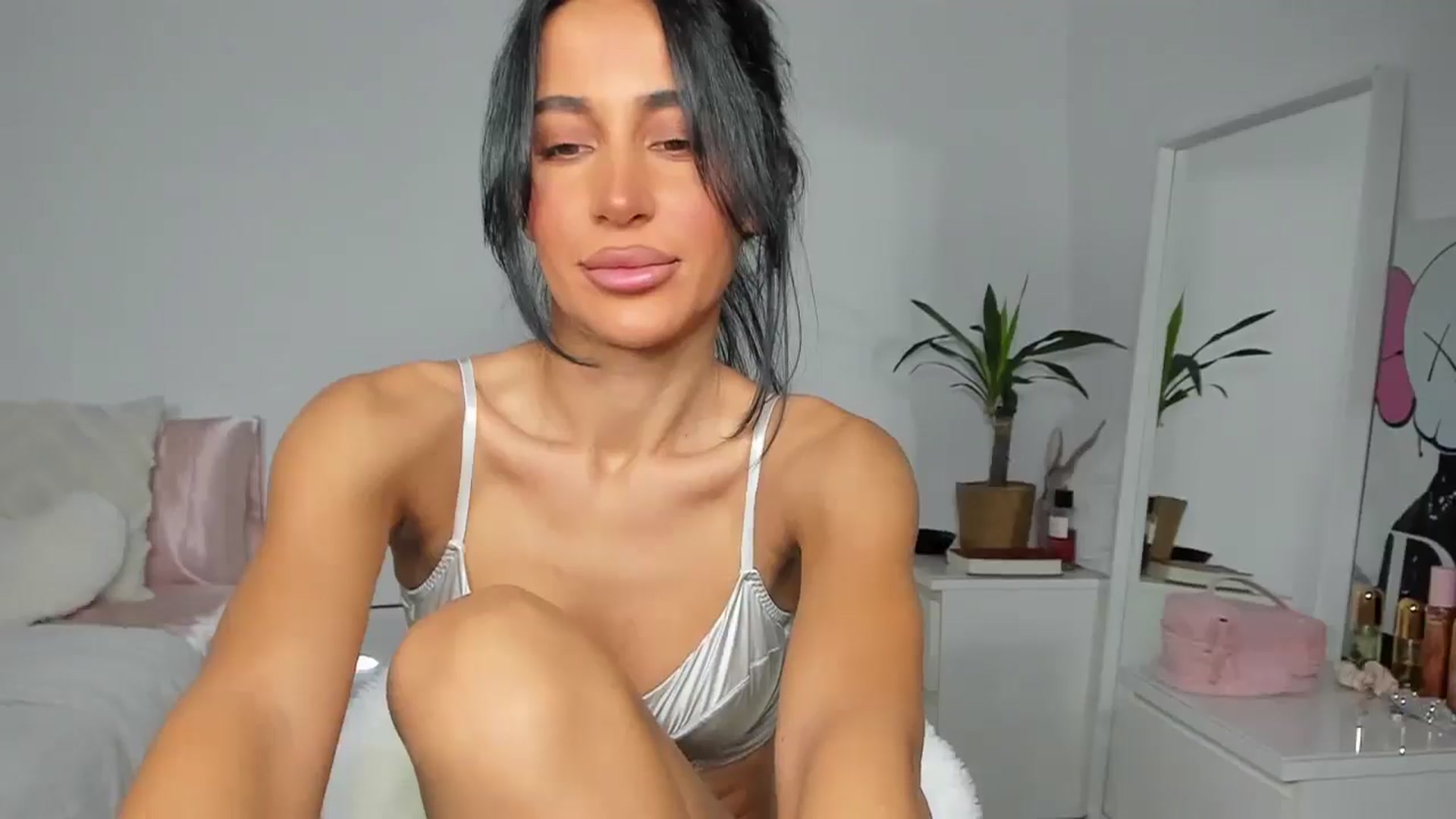 Gallery image thumbnail from Qarinah's myfreecams stream on, 06/24/2025, 24:20 image 9 of 20