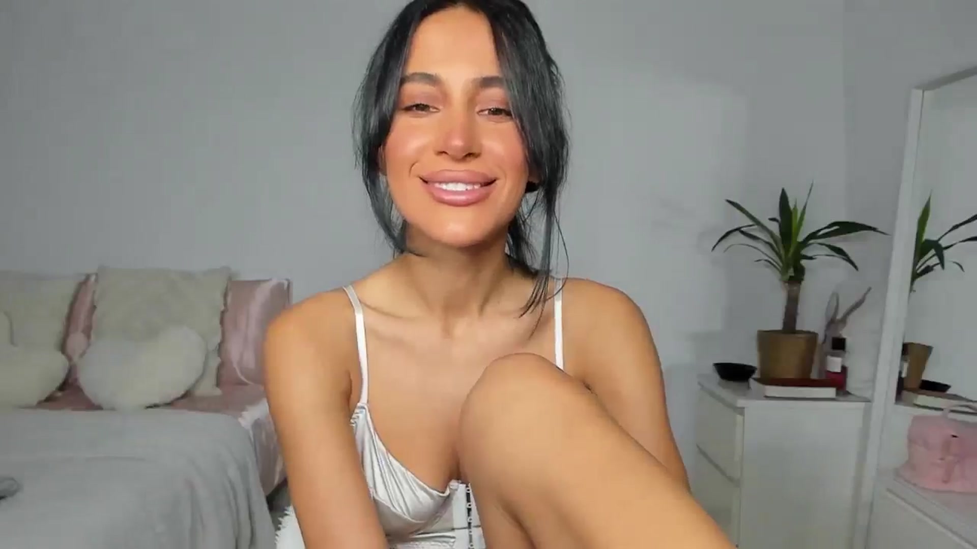 Gallery image thumbnail from Qarinah's myfreecams stream on, 06/24/2025, 24:20 image 12 of 20