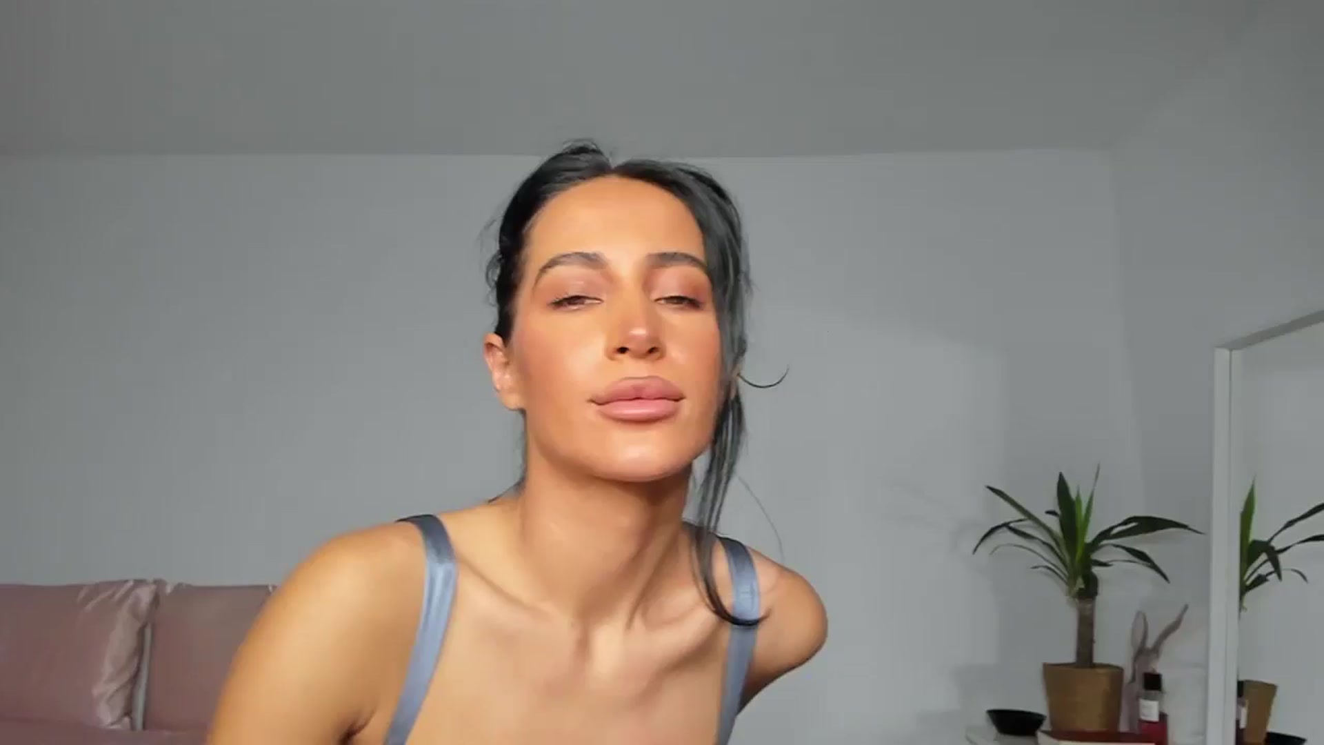 Gallery image thumbnail from Qarinah's myfreecams stream on, 06/25/2025, 01:54 image 5 of 20