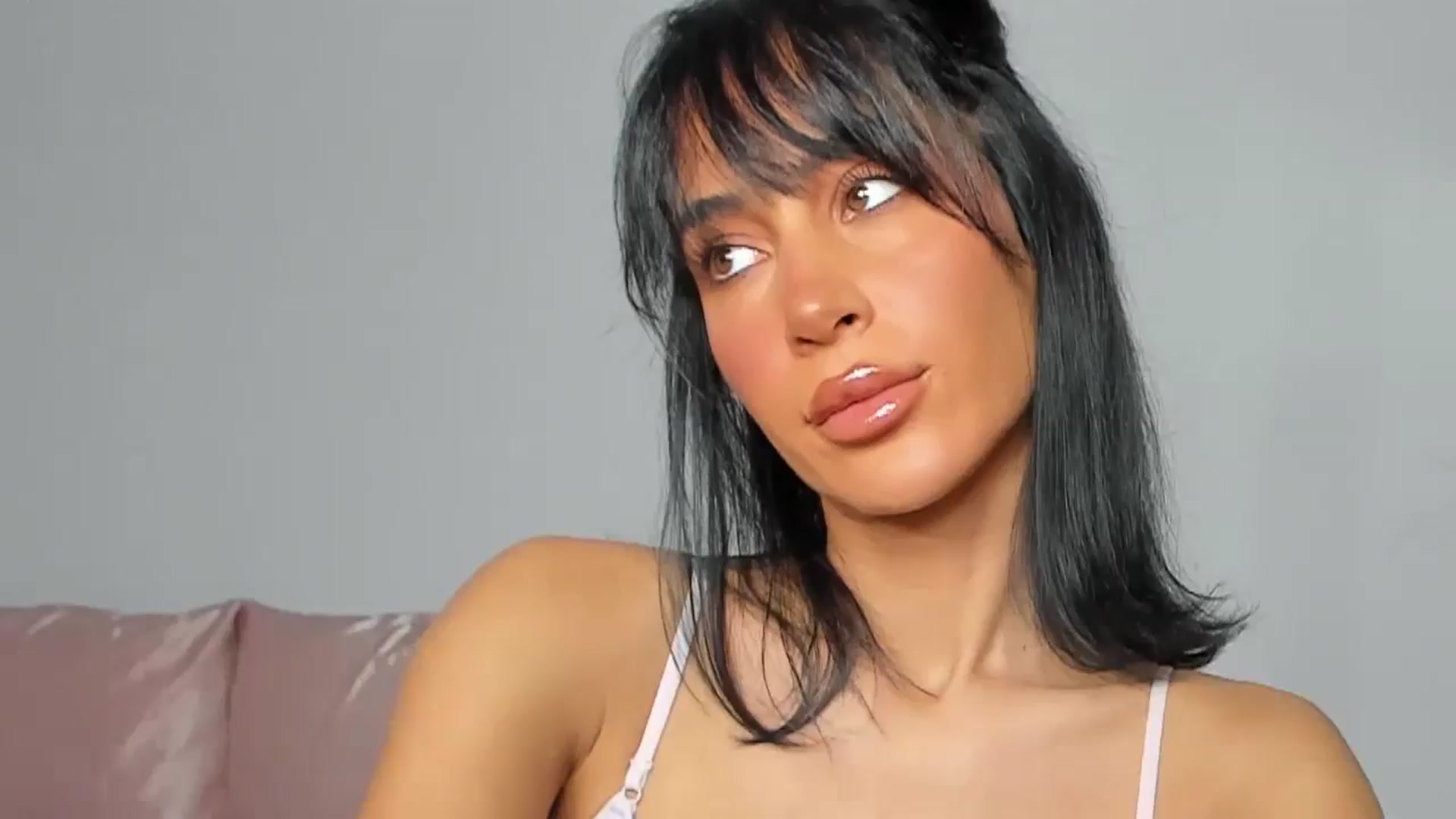 Gallery image thumbnail from Qarinah's myfreecams stream on, 07/01/2025, 23:28 image 12 of 20