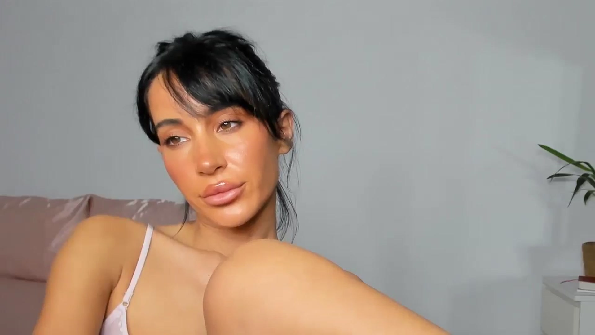Gallery image thumbnail from Qarinah's myfreecams stream on, 07/02/2025, 03:38 image 17 of 20