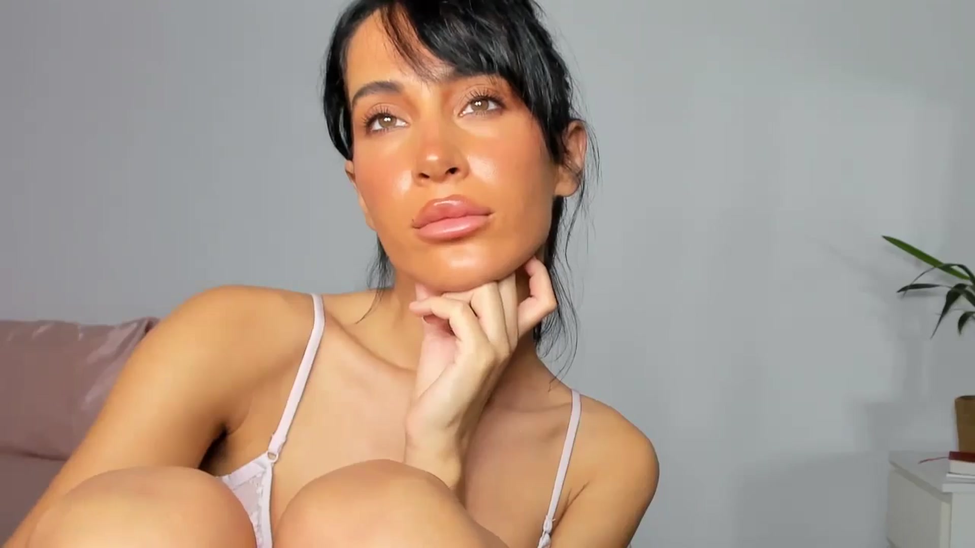 Gallery image thumbnail from Qarinah's myfreecams stream on, 07/02/2025, 03:38 image 19 of 20