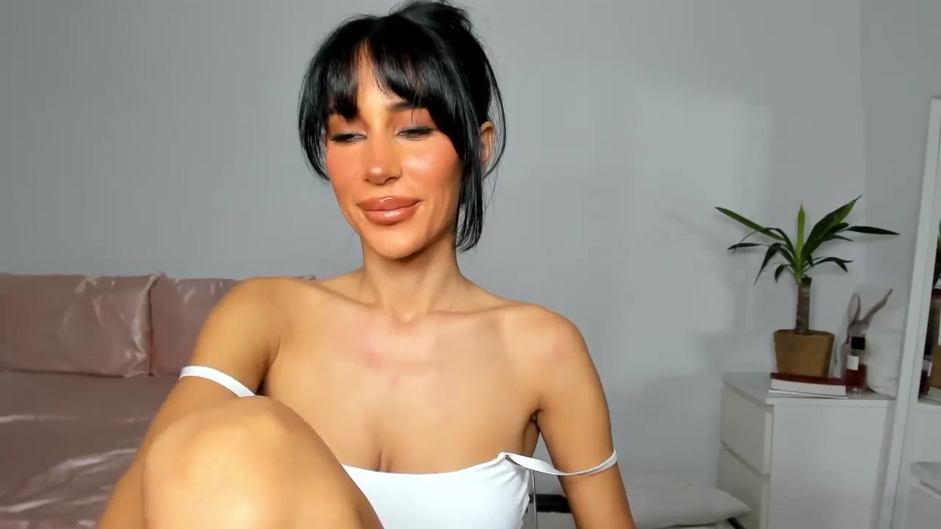Gallery image thumbnail from Qarinah's myfreecams stream on, 07/04/2025, 24:20 image 7 of 20