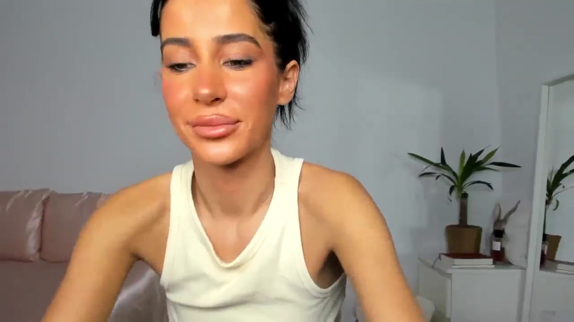 Gallery image thumbnail from Qarinah's myfreecams stream on, 07/06/2025, 24:07 image 18 of 20